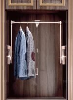 علاق ملابس متحرك