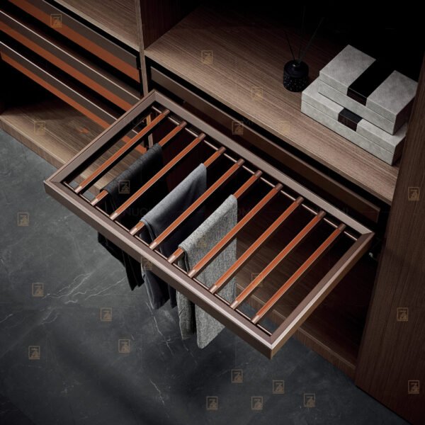 علاقة بناطيل